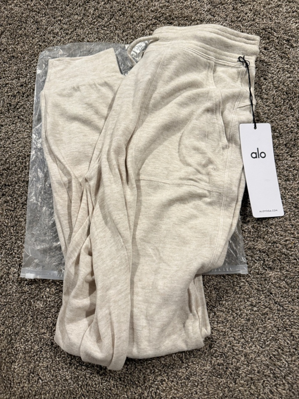 ALO Yoga Cream Jogger Sweatpants